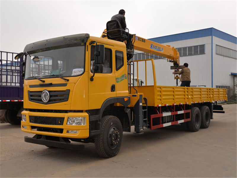 東風T702 后八輪【10-12噸】隨車吊