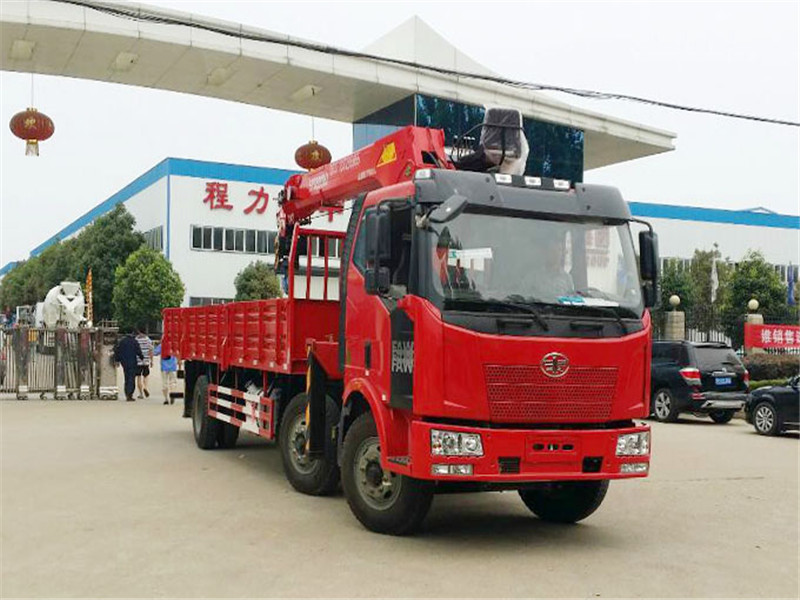 解放小三軸【10-12噸】隨車吊