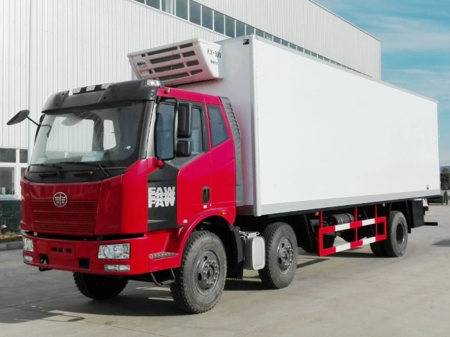 (廂長8.7米)解放小三軸冷藏車