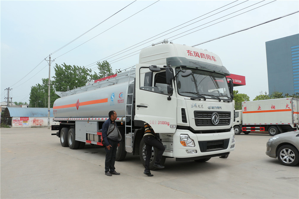  東風天龍前四后八【25立方】運油車