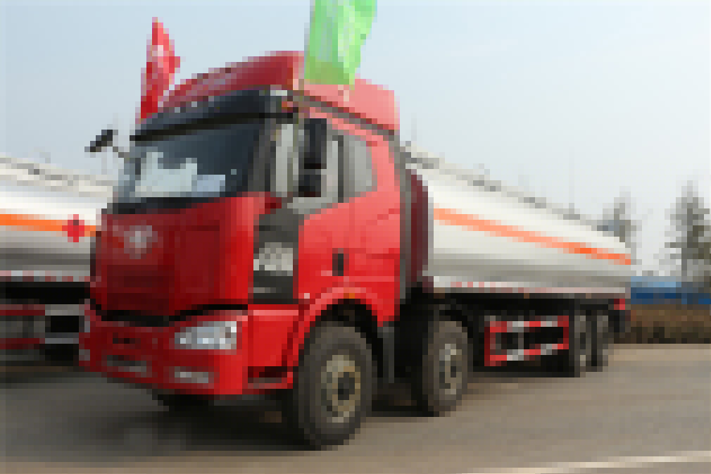 解放前四后八【32立方】運油車