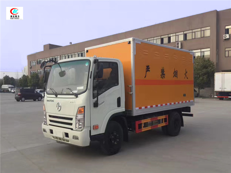 大運4.1米易燃液體廂式運輸車【三類】