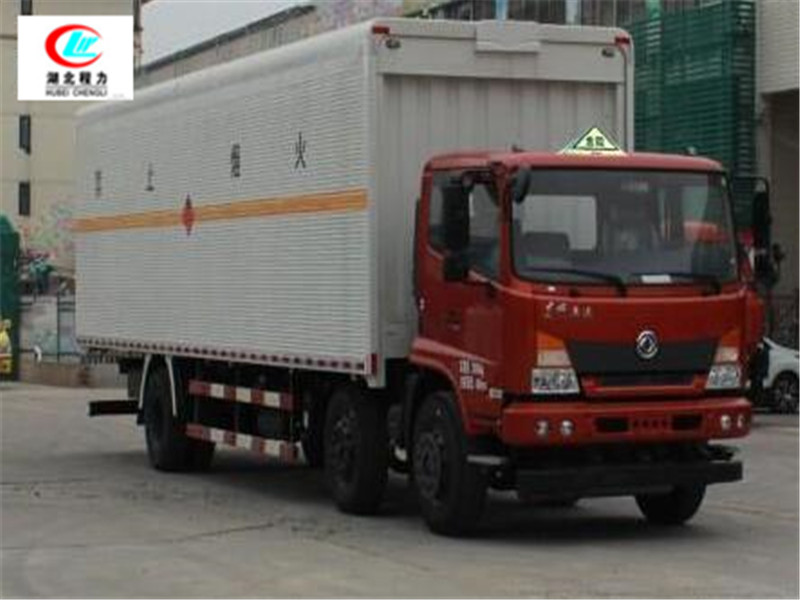 東風前四后四9.6米易燃液體廂式運輸車【三類】