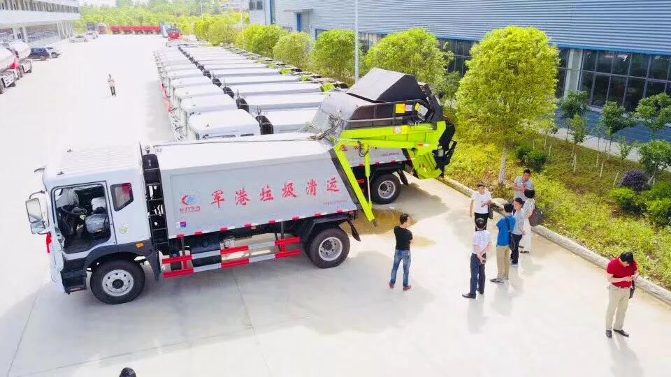程力軍品再次引發行業風暴 程力一體化智能控制壓縮垃圾車受到部隊首長好評