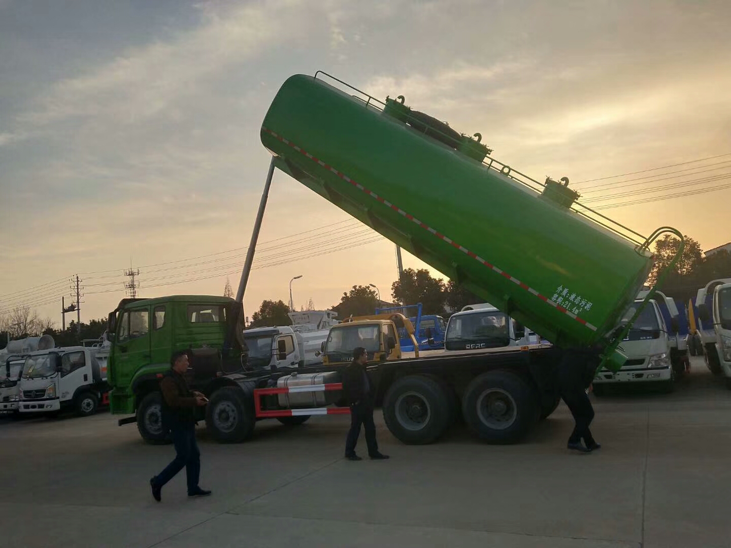 重汽污泥自卸運(yùn)輸車（24方）