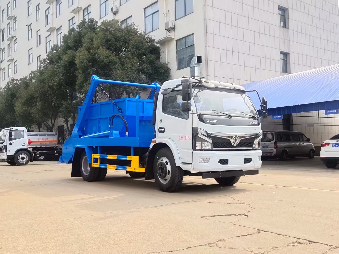 國六【8立方】東風D7多利卡 擺臂垃圾車